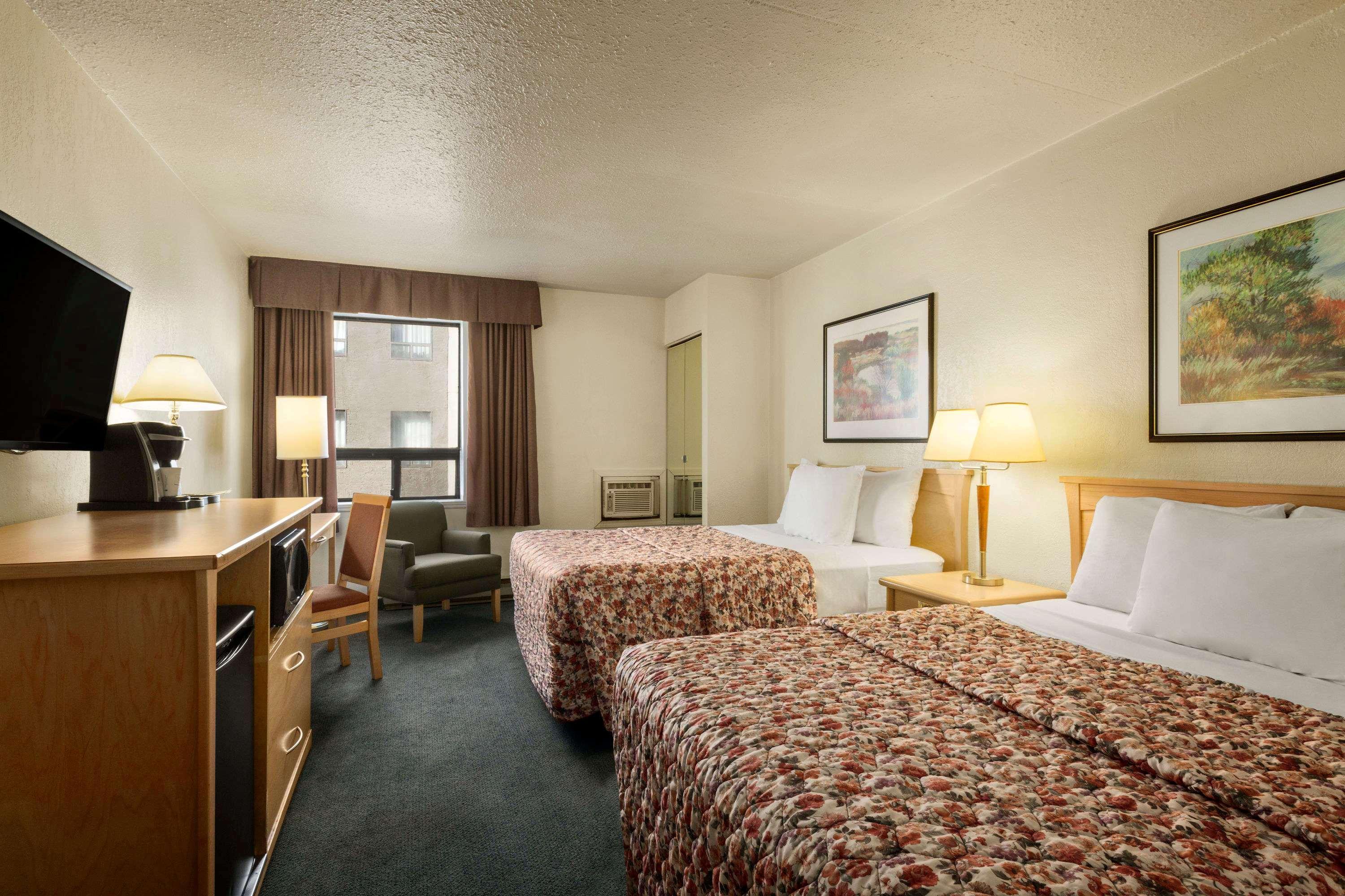 Travelodge By Wyndham Edmonton West Buitenkant foto