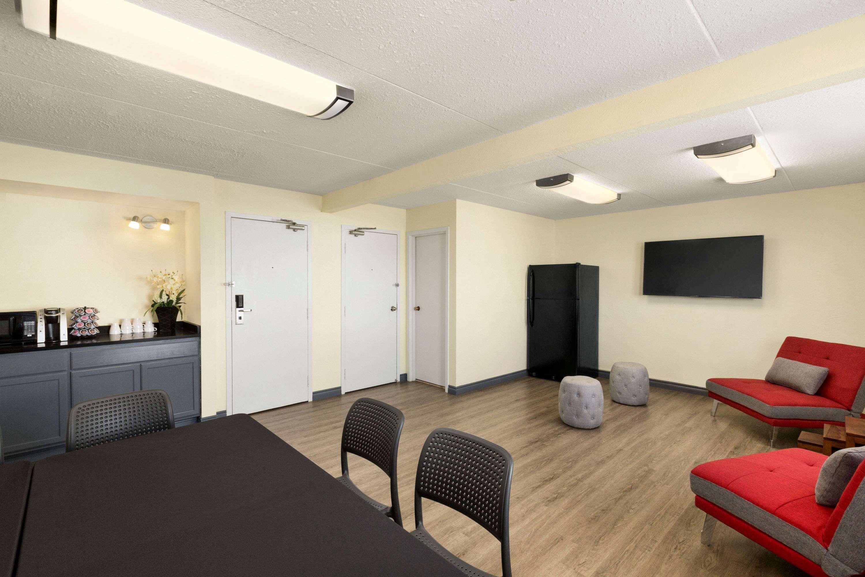 Travelodge By Wyndham Edmonton West Buitenkant foto